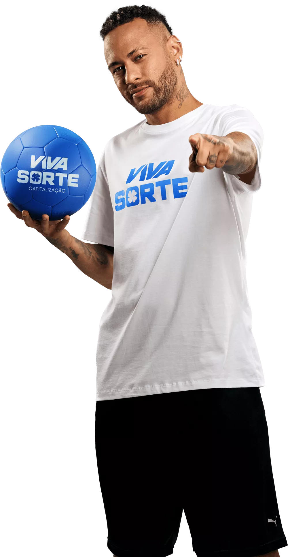 Homem feliz com bola Viva Sorte